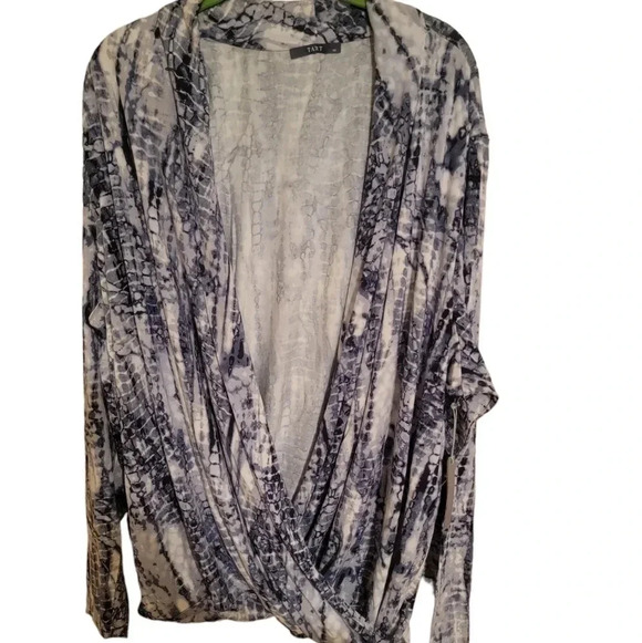 Plus size top - Picture 2 of 3